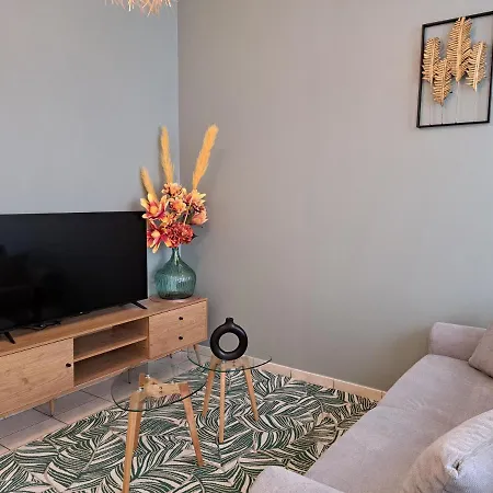 La Vie Est Belle Apartment *