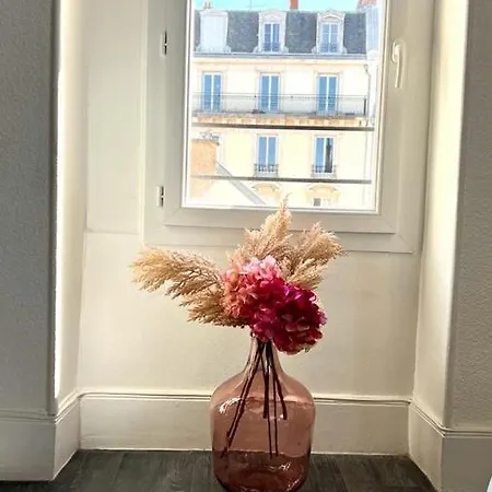 La Vie Est Belle *